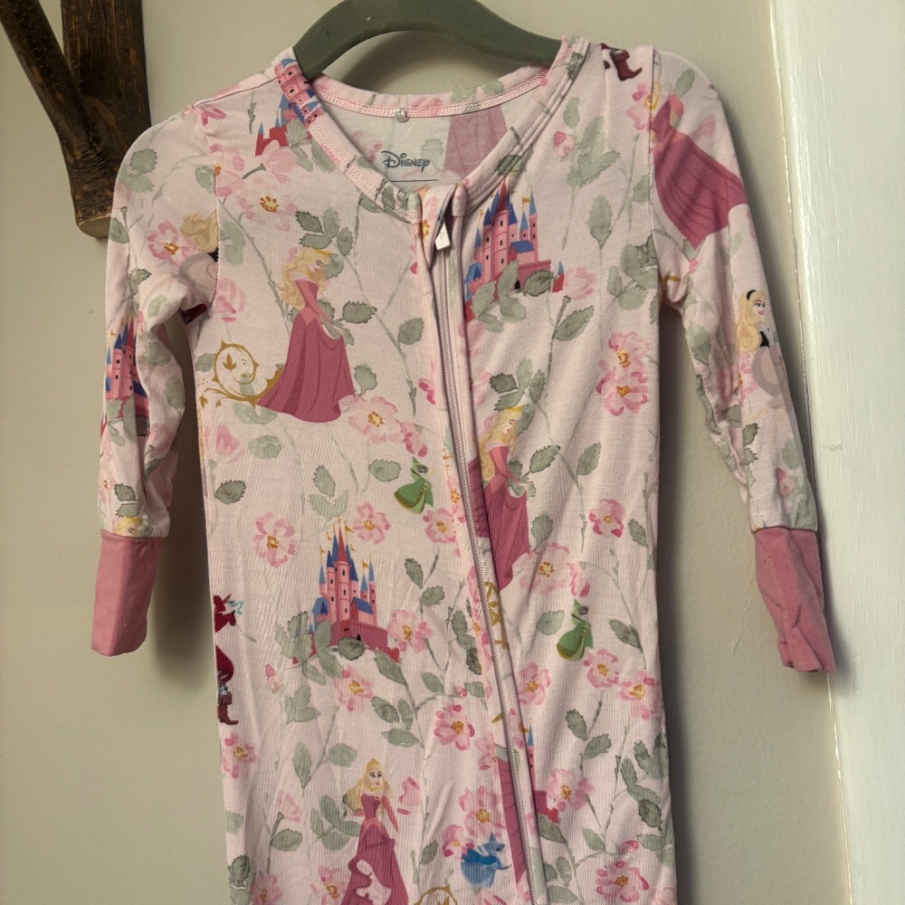 Posh Peanut Sleeping Beauty zippy 12-18 EUC